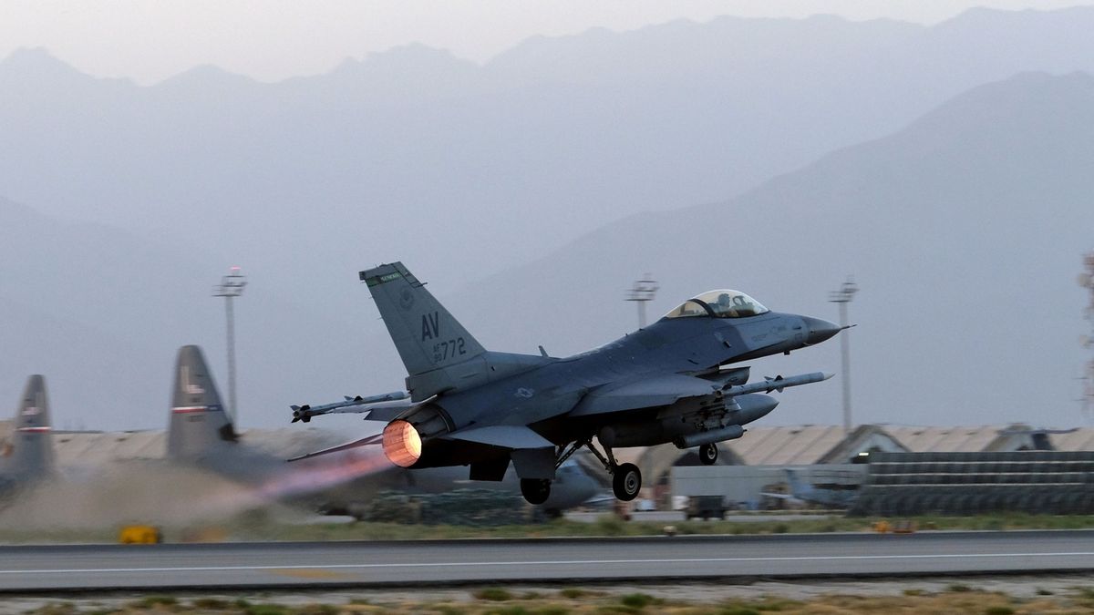 Nepříjemná zpráva pro Slováky, dodávky F-16 se opozdí